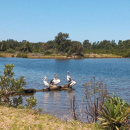 Lakes Entrance Waterfront Cottages With King Beds Экстерьер фото
