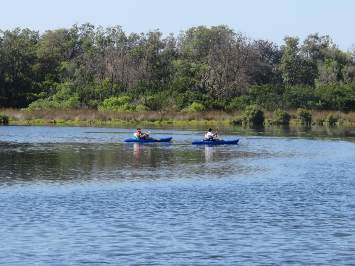 Lakes Entrance Waterfront Cottages With King Beds Экстерьер фото