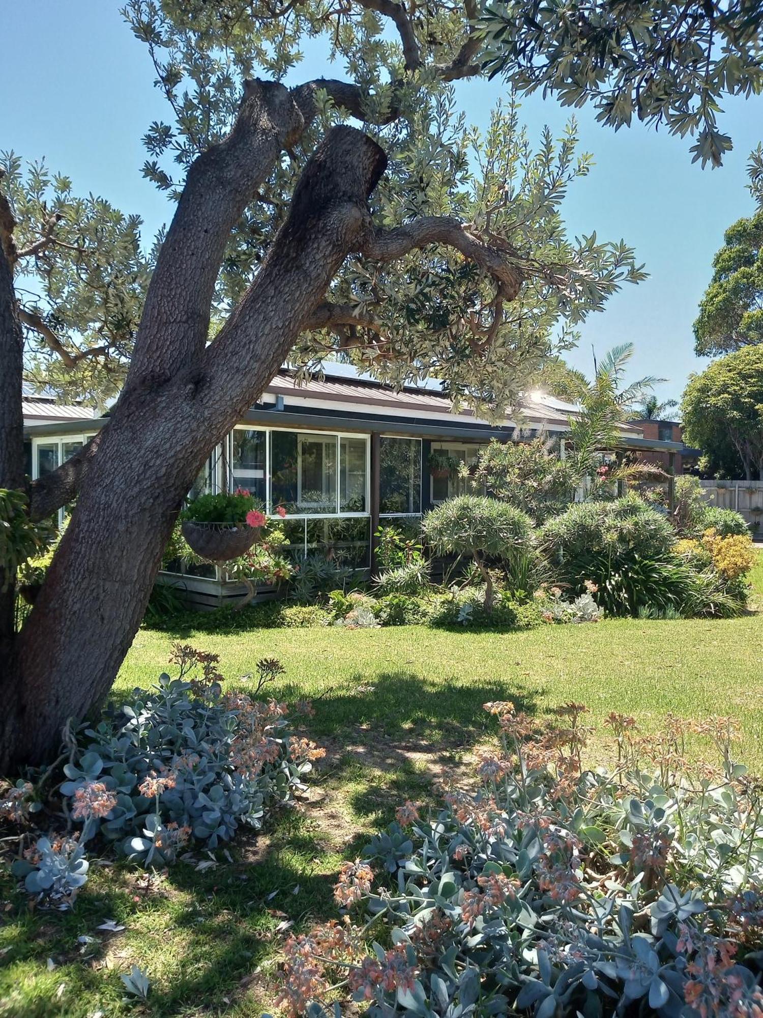 Lakes Entrance Waterfront Cottages With King Beds Экстерьер фото