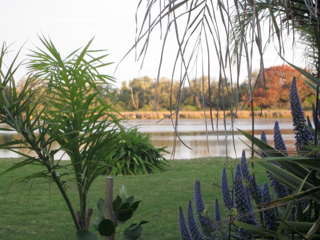 Lakes Entrance Waterfront Cottages With King Beds Экстерьер фото