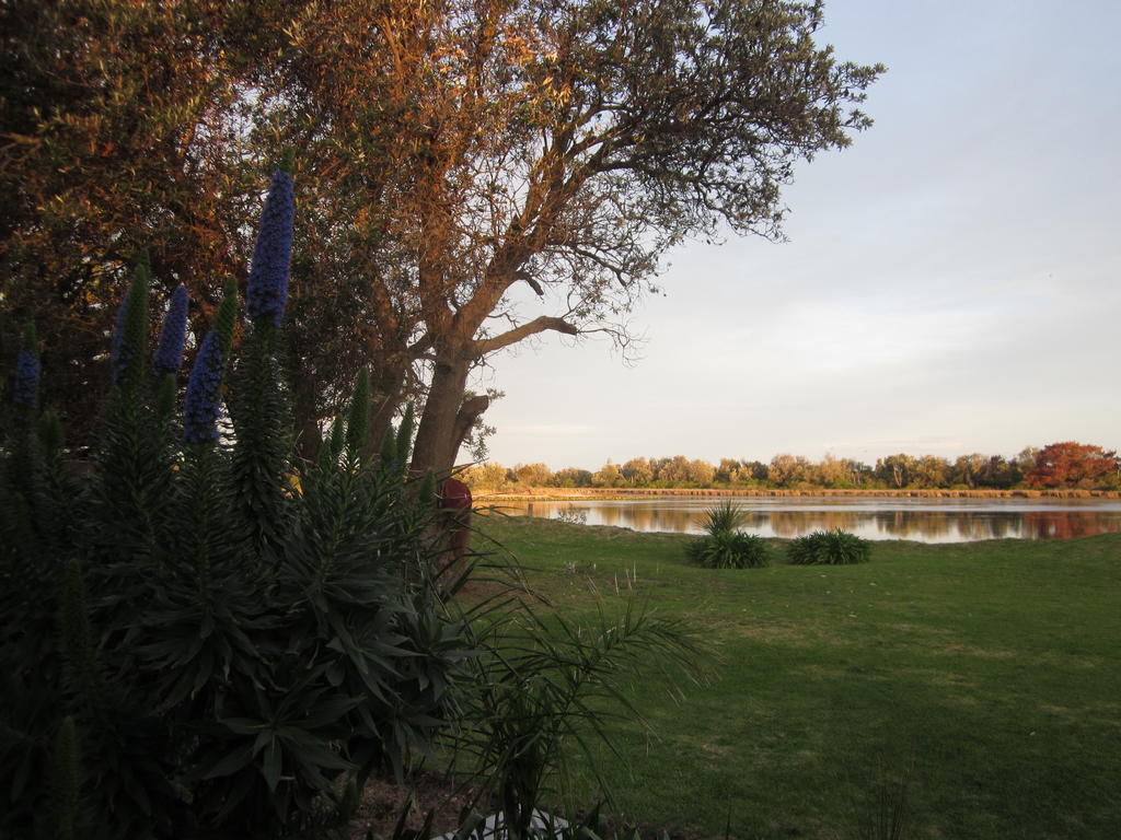 Lakes Entrance Waterfront Cottages With King Beds Экстерьер фото