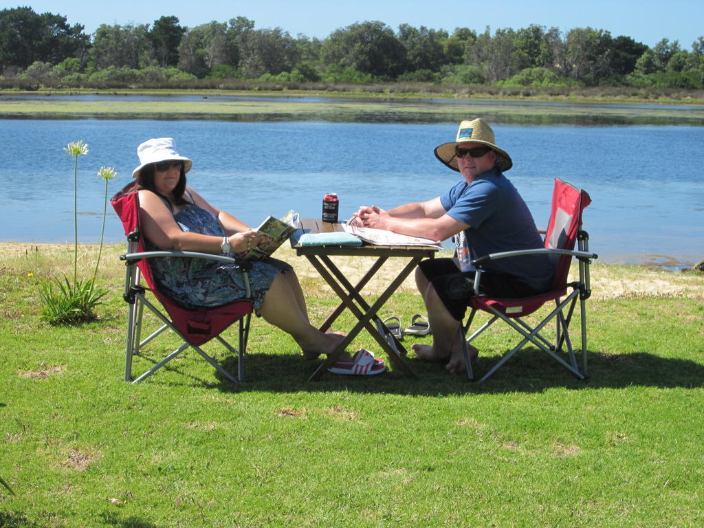 Lakes Entrance Waterfront Cottages With King Beds Экстерьер фото