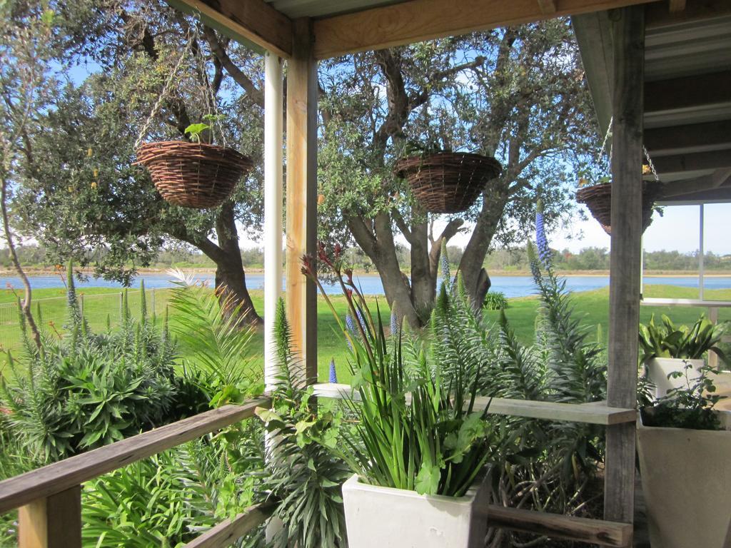 Lakes Entrance Waterfront Cottages With King Beds Экстерьер фото
