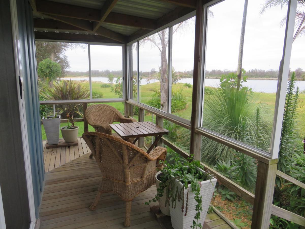 Lakes Entrance Waterfront Cottages With King Beds Экстерьер фото